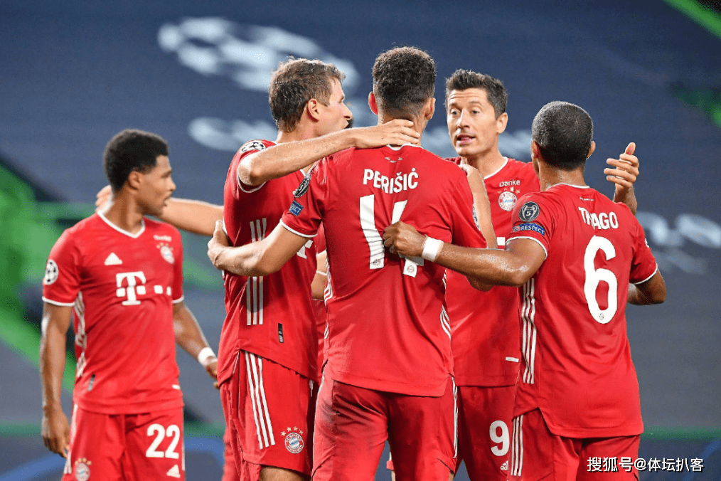  里昂主场火力全开，前场三叉戟合力轰塌对手防线