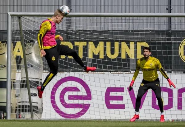  多特蒙德紧追不舍施压，冠军争夺进入白热化